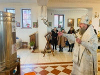 Божественная литургия и освящение воды в храме Возвдвижения Господня 12